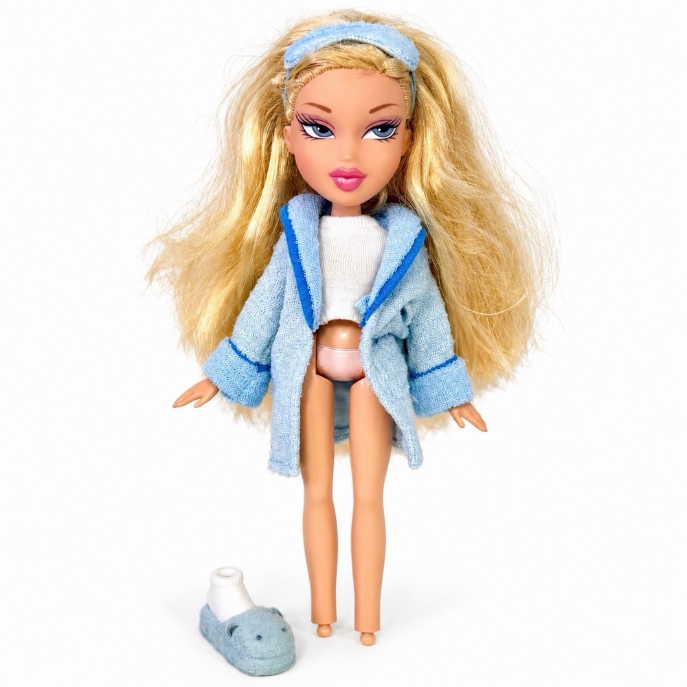 2006 Bratz Sleepin Style Sleep Over Cloe Doll MGA Pajamas Robe Sleepmask Slipper